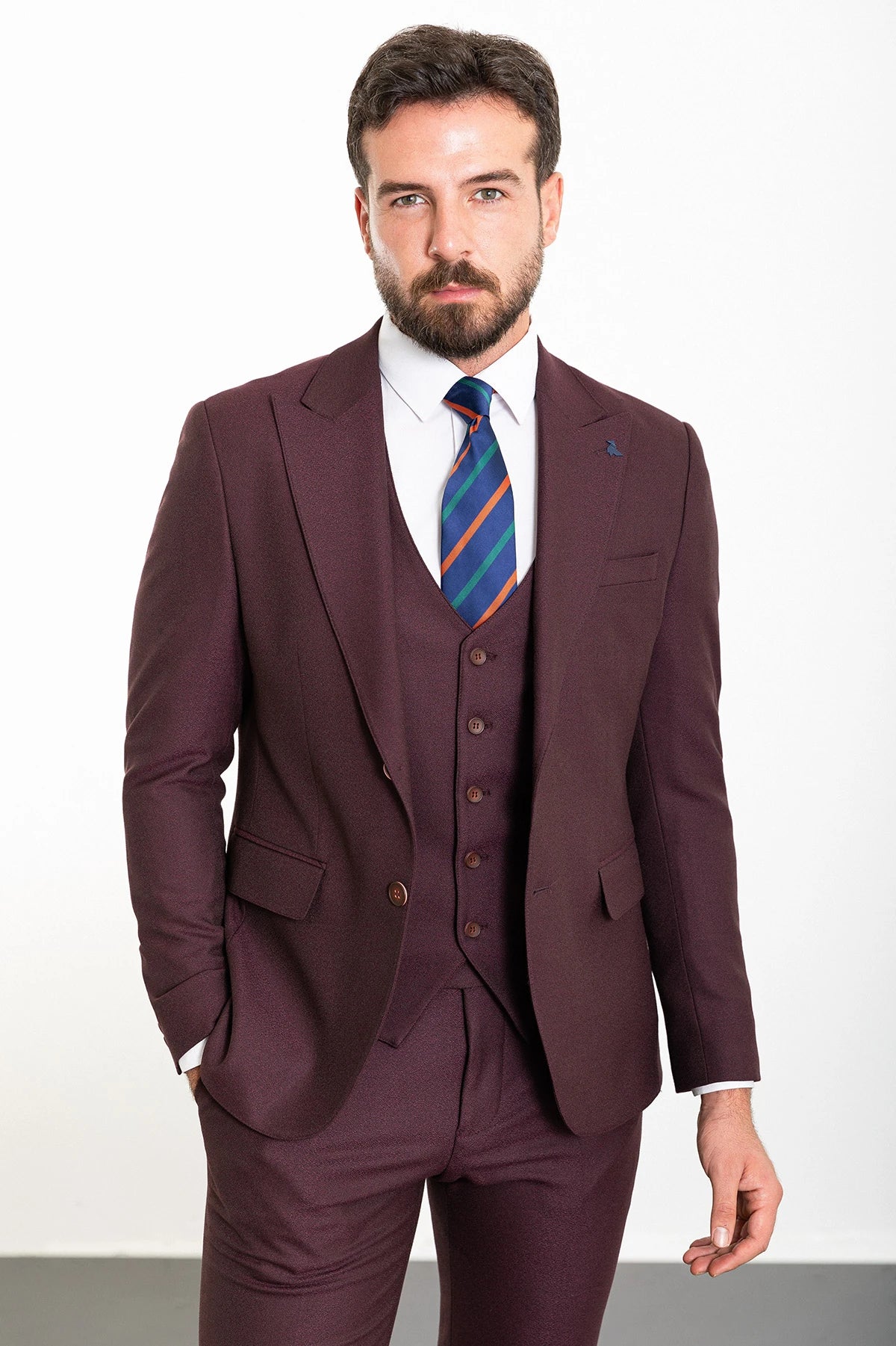 Bojoni Capena Plain Slim Fit  Burgundy Wide Neck Wool Suit