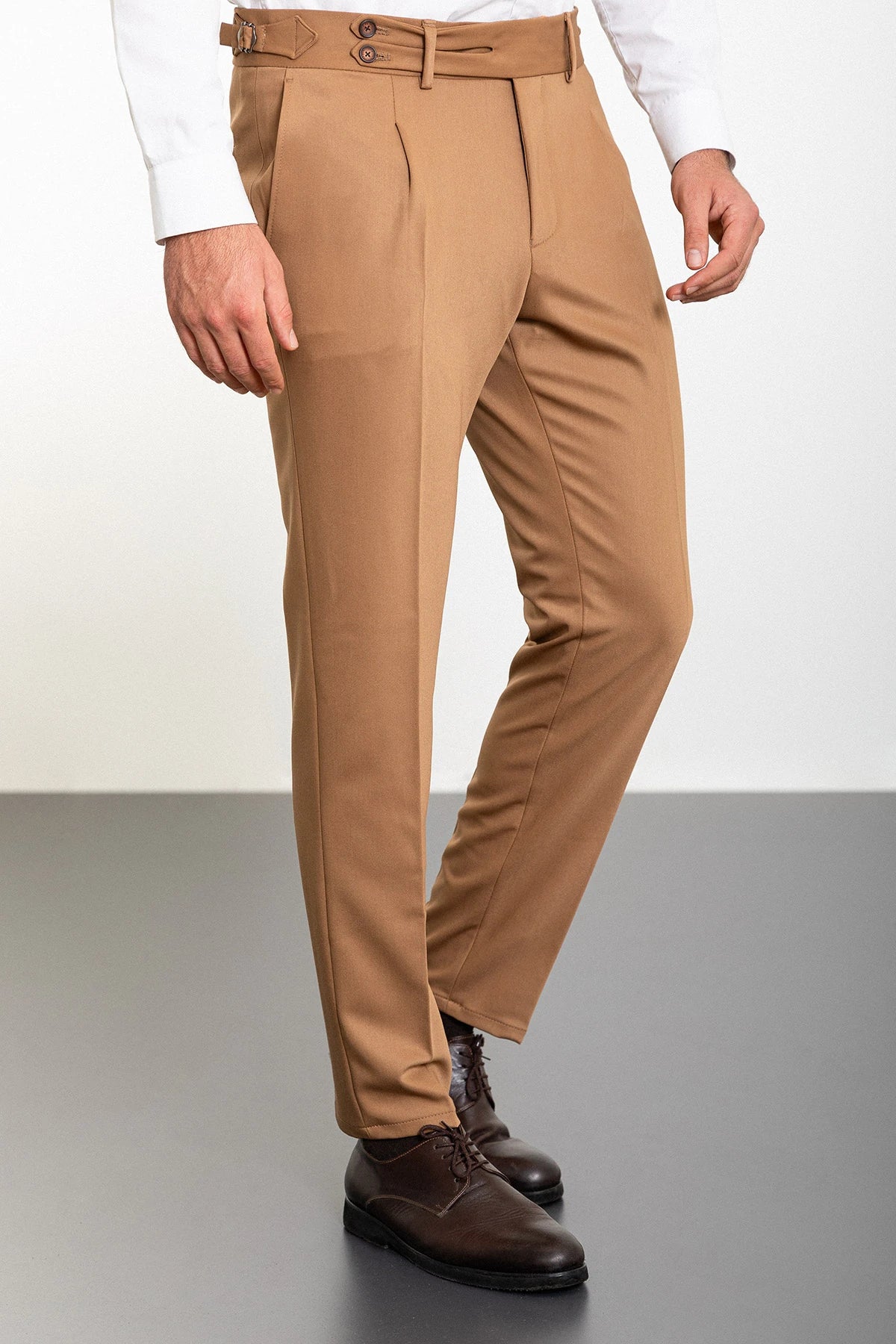 Bojoni Omaha Straight Slim Fit Pleated Belt Detailed Buckle Camel Trousers