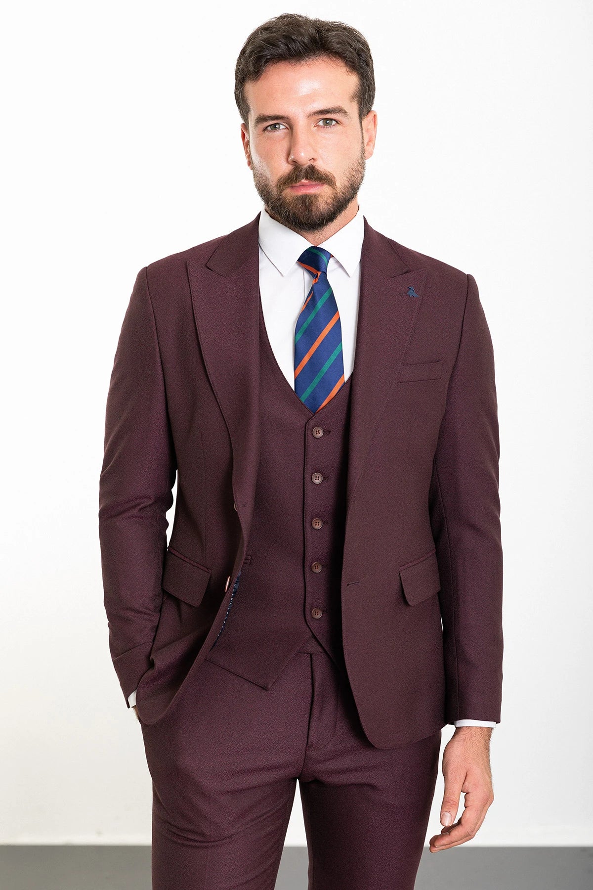 Bojoni Capena Plain Slim Fit  Burgundy Wide Neck Wool Suit