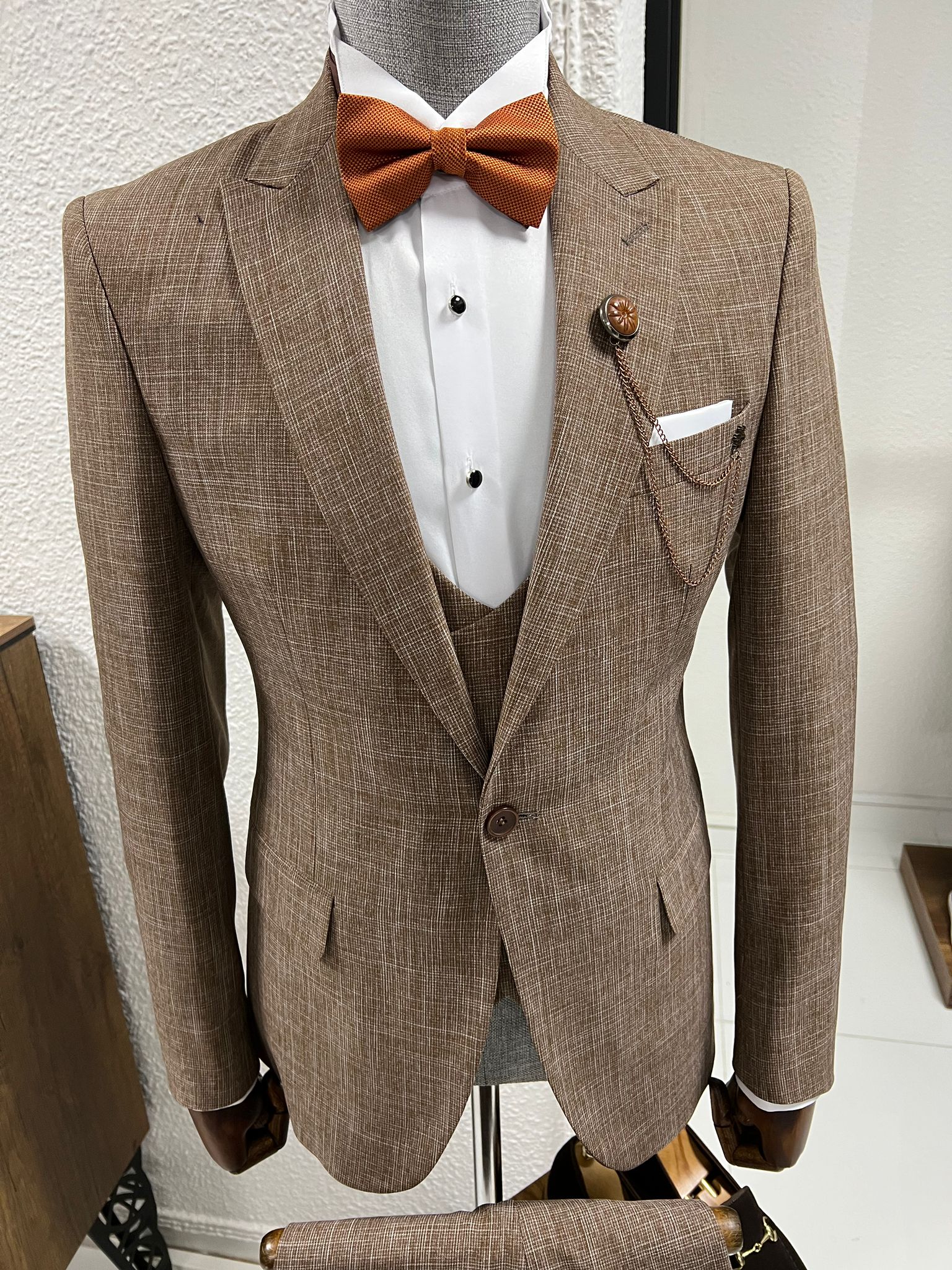 Louis Slim Fit High Quality Pointed Collared Brown Woolen Suit
