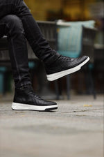 Load image into Gallery viewer, Leon Snap Detailed Black Ankle Boots
