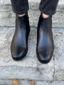 Mantoni Black Leather Chelsea Boots-baagr.myshopify.com-shoes2-BOJONI