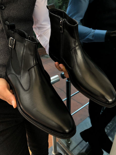 Black chelsea online boots with buckle