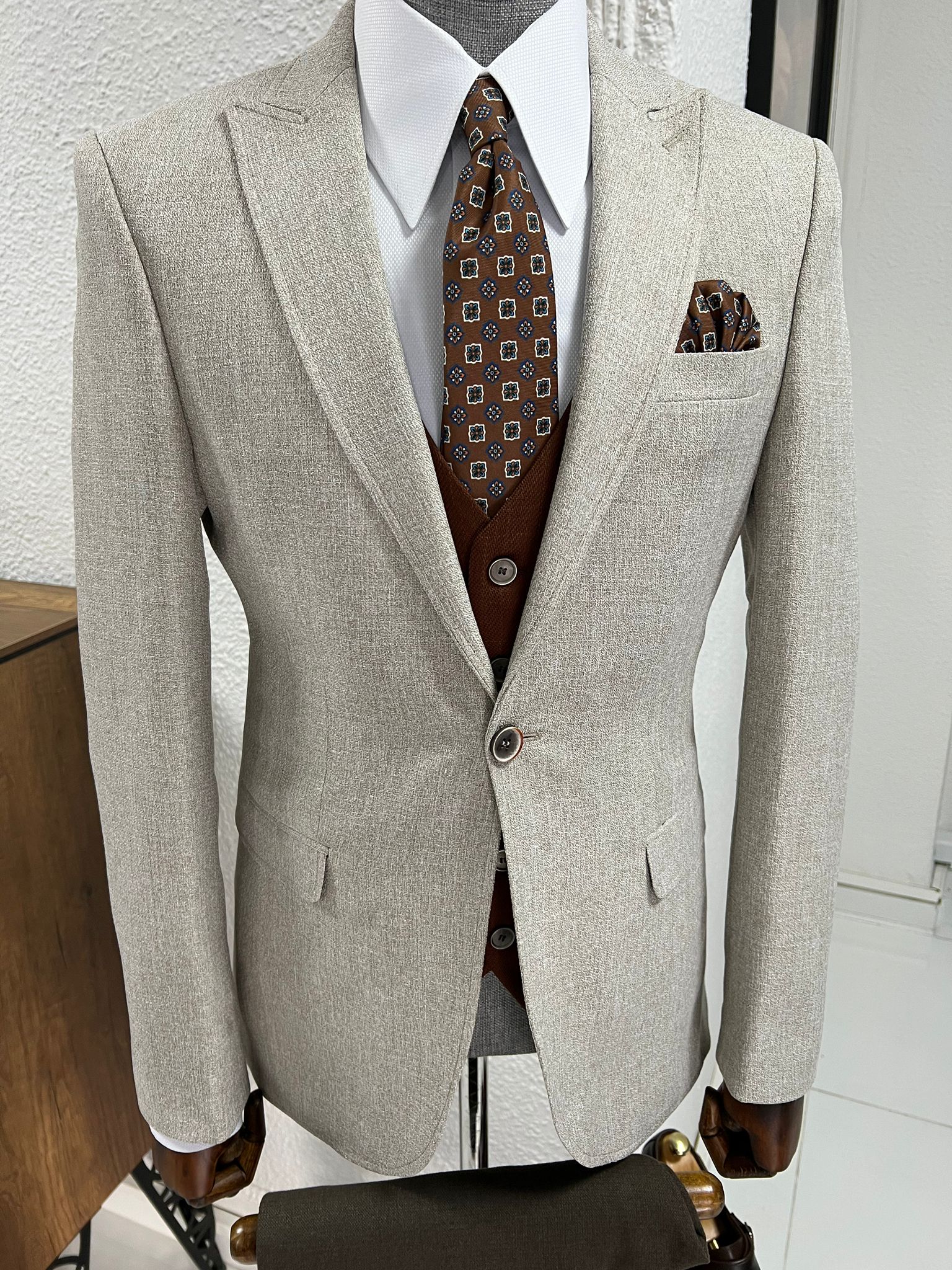 Louis Slim Fit Pointed Collared Beige Combination Suit