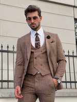 Load image into Gallery viewer, Bojoni Astoria Slim Fit Patterned Pointed Collared Camel Suit
